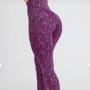 Buffbunny Snake print